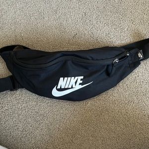 nike fanny pack